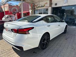 نيسان ألتيما